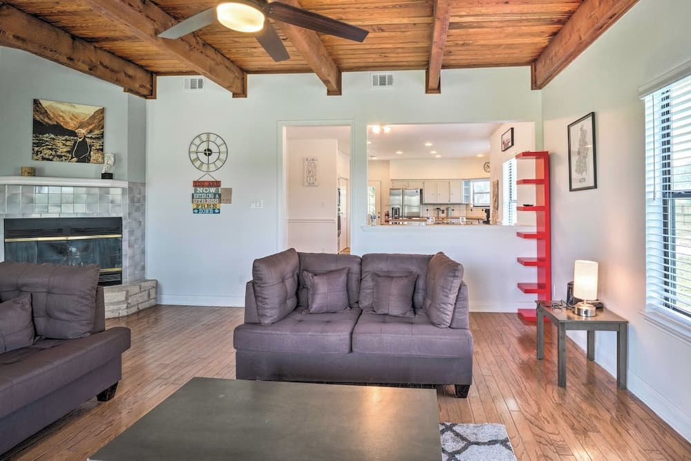 Gingerland Ranch in Del Valle: Game Room & Porch