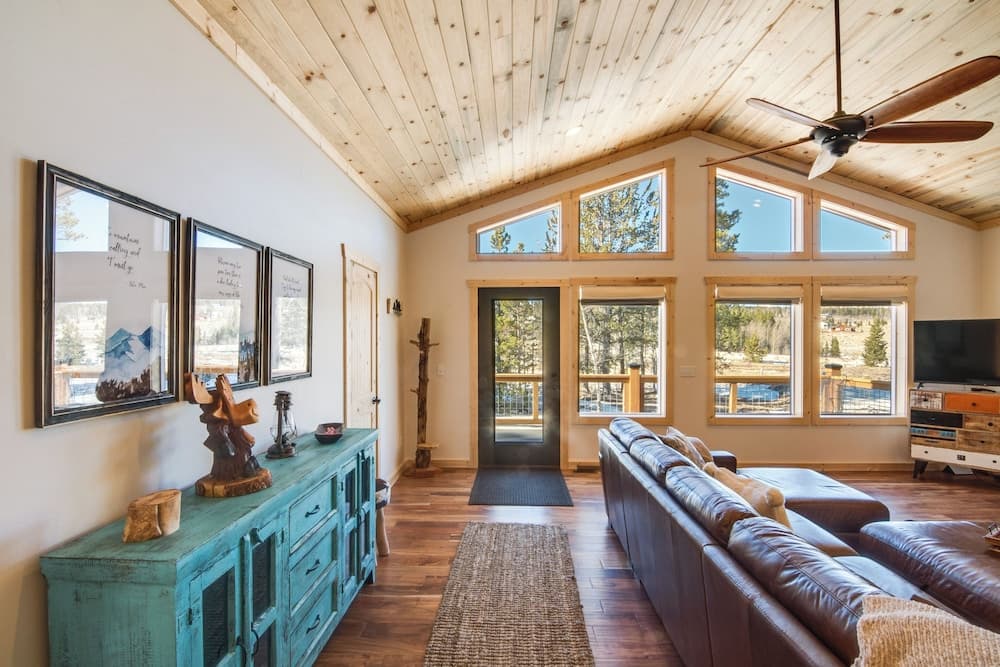 Quiet Mtn Cabin w/ Deck < 5 Mi to Fairplay Beach!