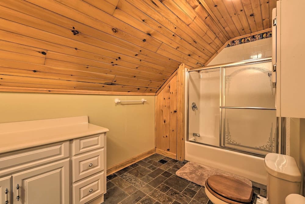 Luxe '3 Bears Cabin' on Watauga Lake w/ Decks!