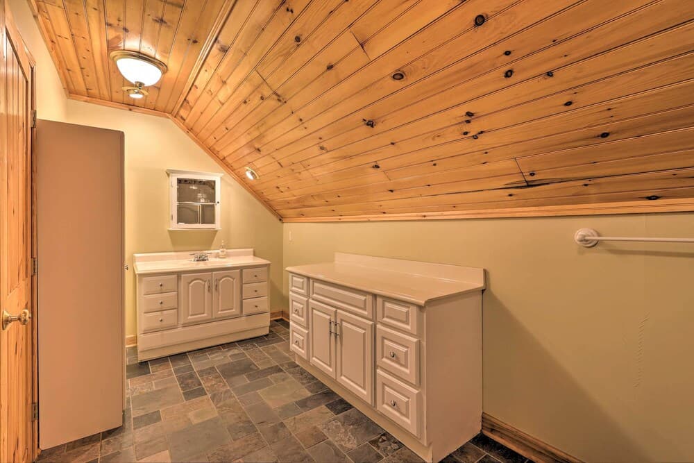 Luxe '3 Bears Cabin' on Watauga Lake w/ Decks!