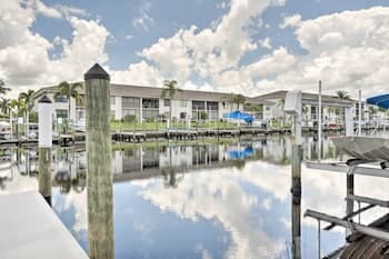 Waterfront Condo w/ Dock - Walk to Fishermens!
