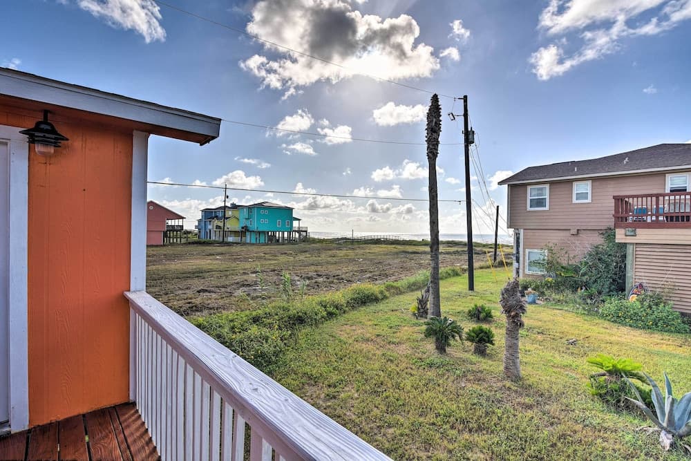 'the Spicy Crab' Freeport Home w/ Beach-view Deck!