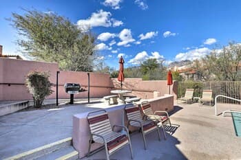 Tucson Area House w/ Pool Access & Mountain Views!