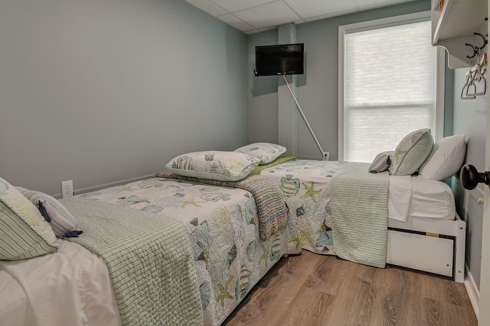 'below Deck' Beach House: Walk to the Ocean!