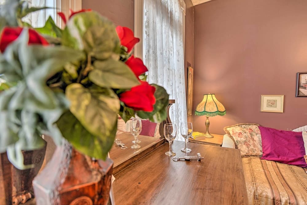 Pet-friendly Apt: 2 Blocks to Riverside Park!