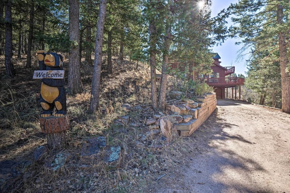 Expansive Mountain Retreat w/ Views of Pikes Peak!
