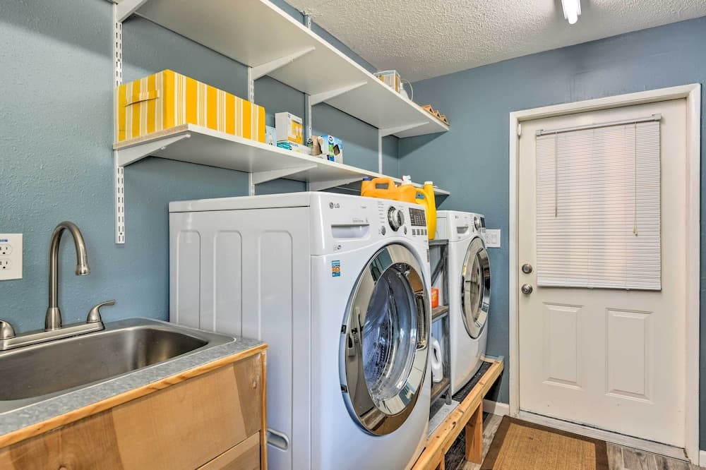 Upscale Sun City Home on South Golf Course