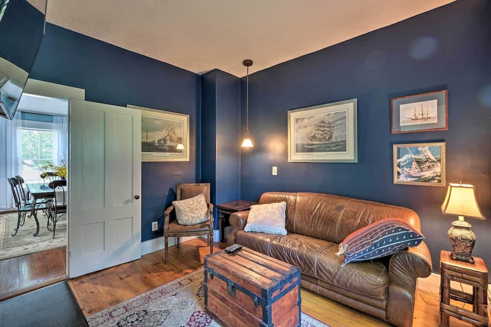 Bright Lake Winnipesaukee Home - Walk to Town