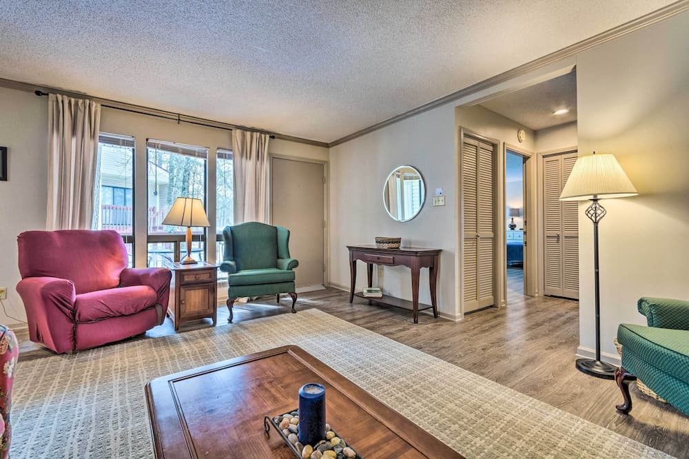 Single-story Fairfield Bay Condo w/ Deck!