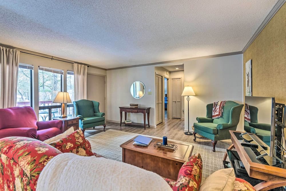 Single-story Fairfield Bay Condo w/ Deck!