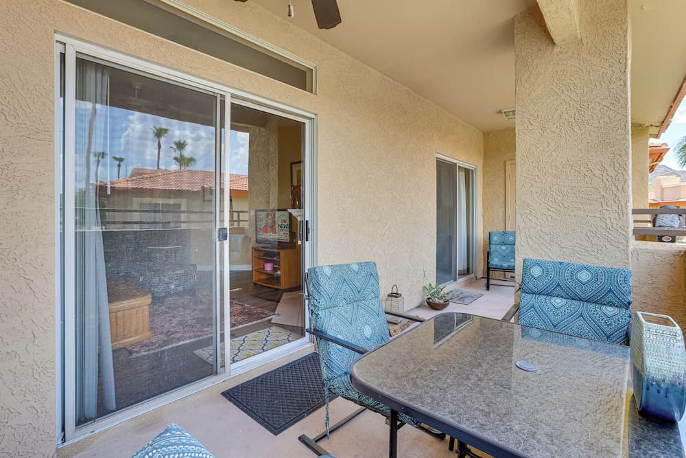 14 Mi to Dtwn: Phoenix Condo w/ Balcony & Spa!