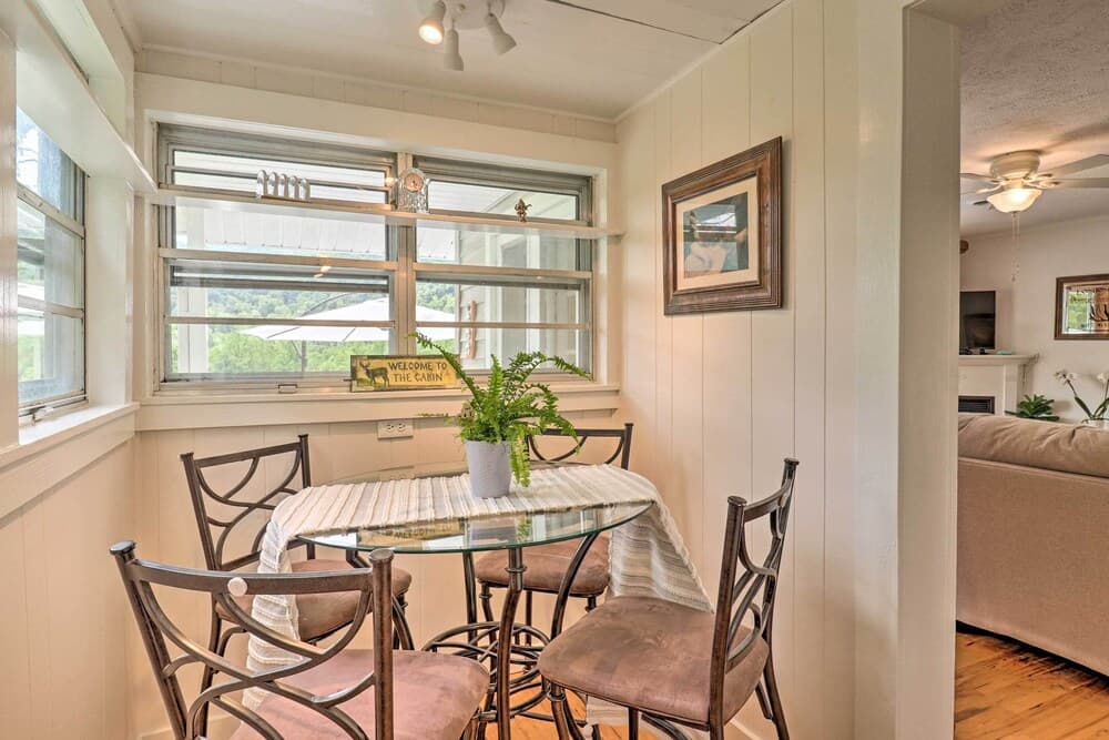 Candler Cabin w/ Deck & Mount Pisgah Views!