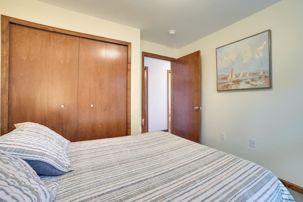 St. Ignace Cottage w/ Deck & Beach on Lake Huron!