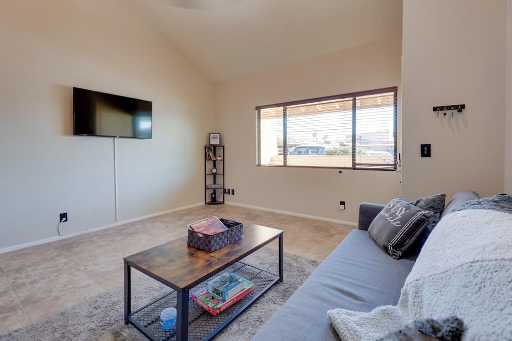 Scottsdale Loft Near Golf Course & Old Town!