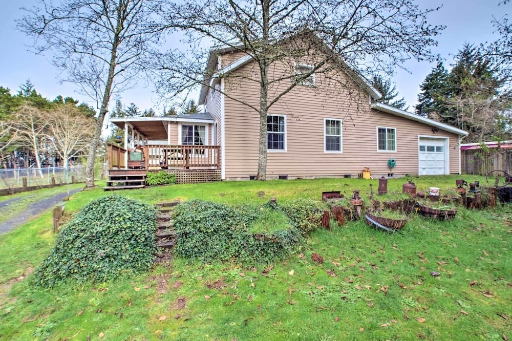 Updated Coos Bay Home ~ 2 Mi to Pacific Ocean