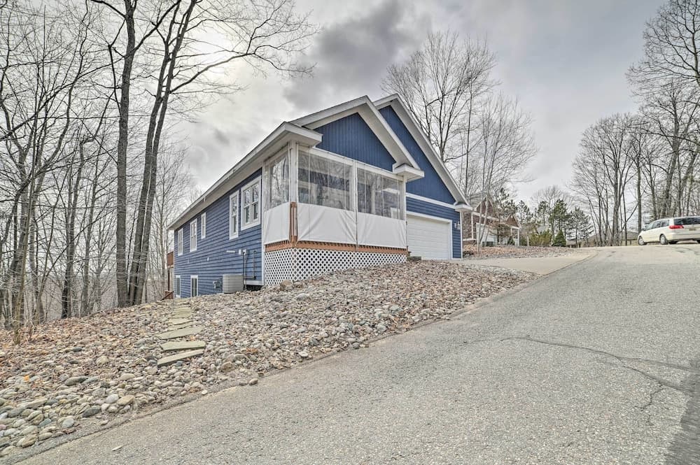 1 Mi to Nubs Nob: Pet-friendly Home w/ Hot Tub