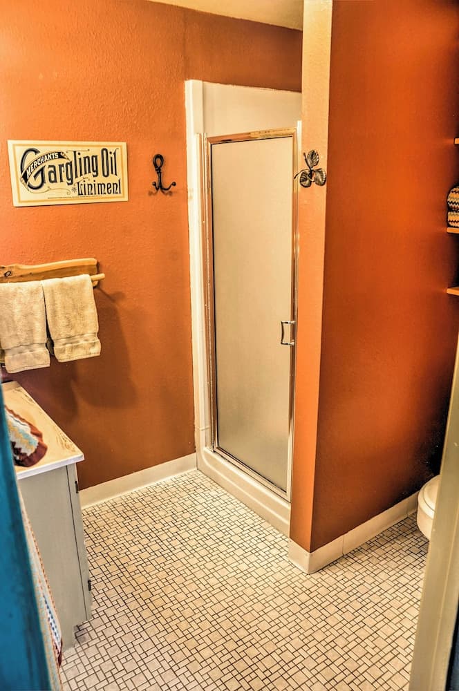 Emigrant Cabin on 10 Acres w/ BBQ & Peaceful Views