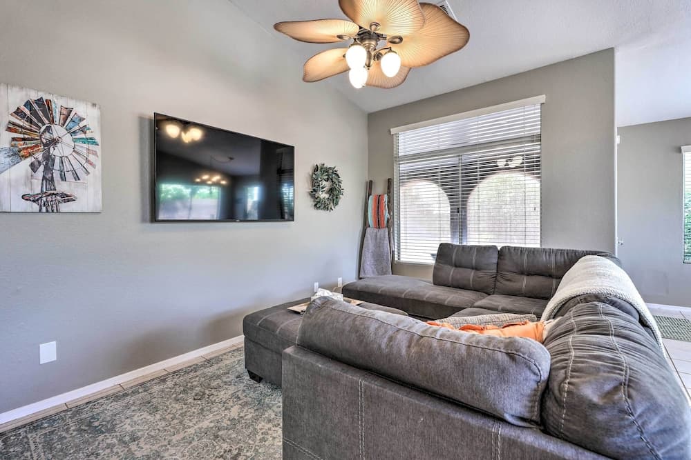 Beautiful Backyard: Comfortable Phoenix Getaway!