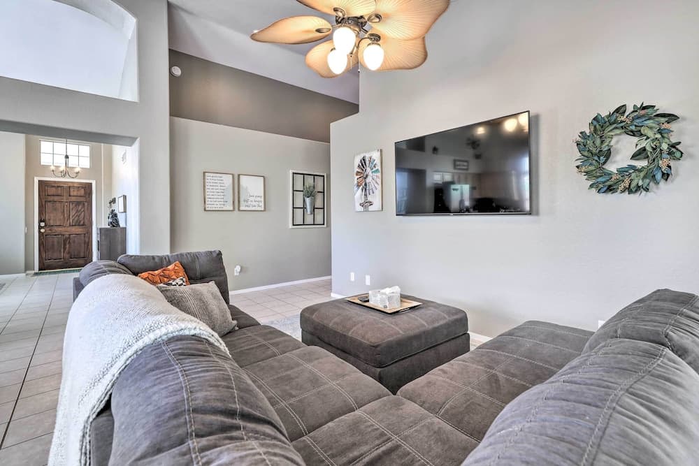 Beautiful Backyard: Comfortable Phoenix Getaway!