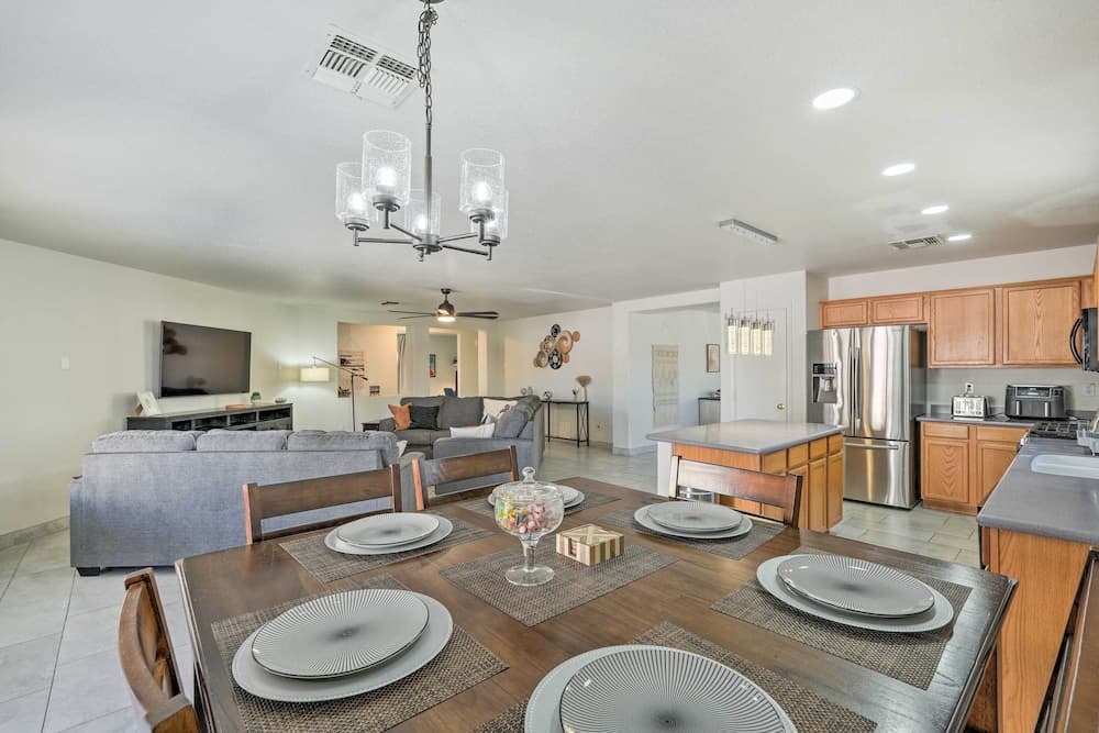 Phoenix Home w/ Patio, 2 Mi to State Farm Stadium