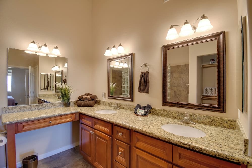 8 Mi to Tonto Nat'l Forest: Modern Condo in Mesa!