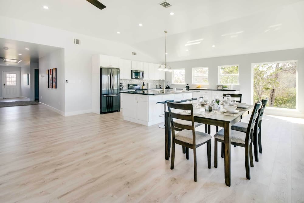 Spacious San Jacinto River Home w/ Waterfront Deck