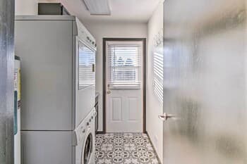 Fly-in Cabin in Aviation Community With Hangar!