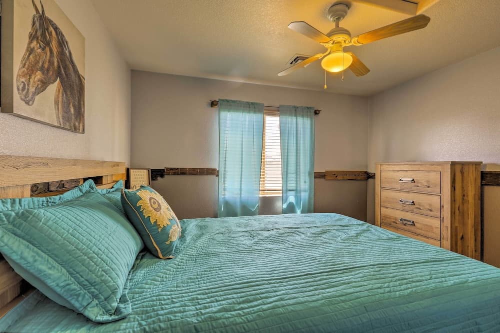 Lake Havasu Getaway w/ Patio - Hike, Swim, & Golf!