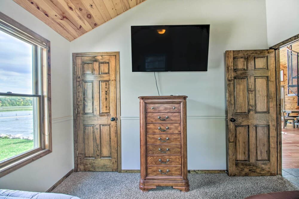 Delightful Isle Retreat w/ Boat Dock & Slip!