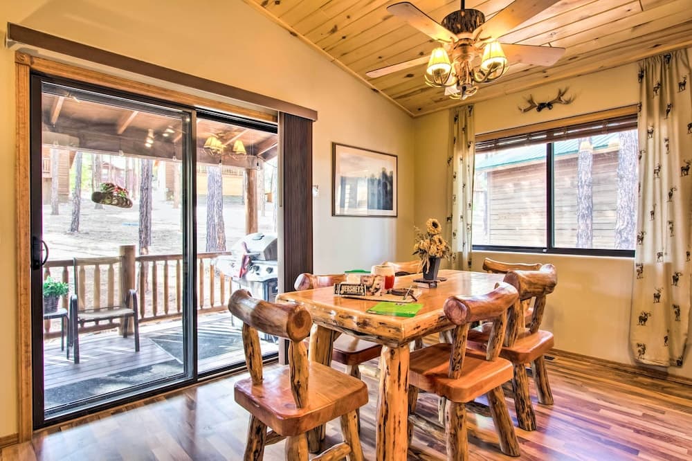 3 Mi to Fool Hollow Lake: Romantic Show Low Cabin