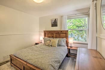 Scenic Bremerton Getaway w/ Spacious Deck!