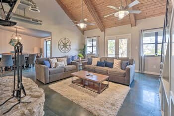 Dog-friendly Kingsland Rental on Lake Lbj!