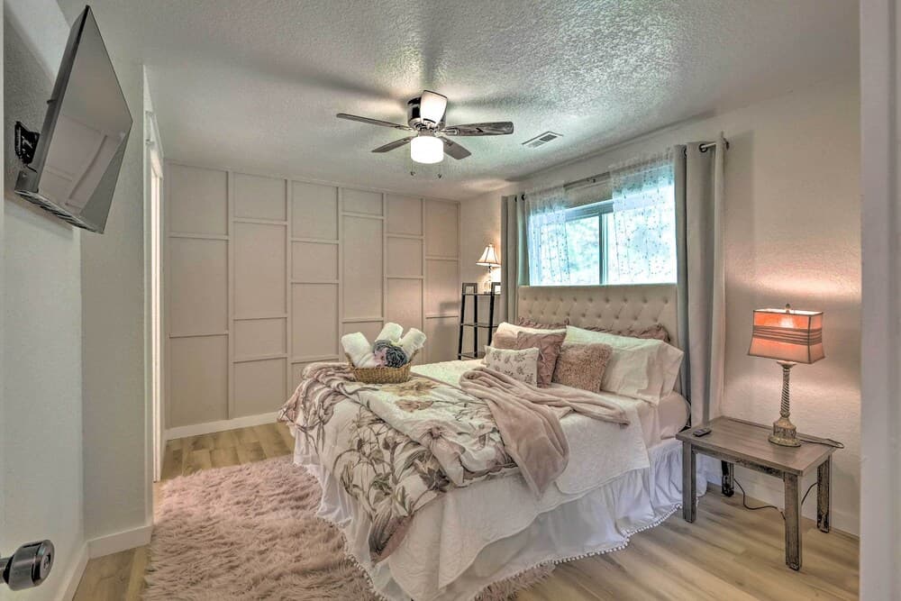 Upscale Cottage With Furnished Lake-view Deck!