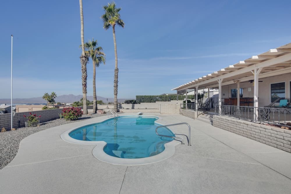 2 Mi to Lake Havasu: Private Oasis w/ Pool & Views