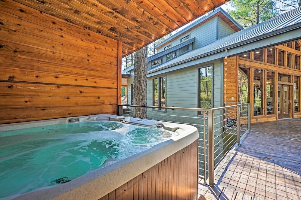 Broken Bow Cabin < 9 Mi to Choctaw Landing Casino