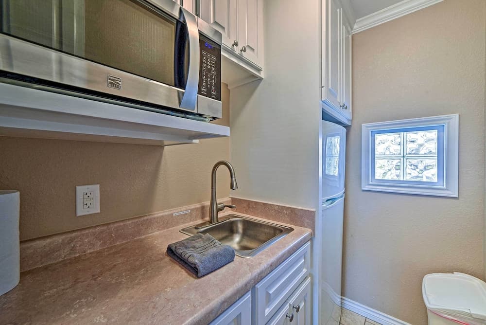 Waterfront Rockport Home w/ Dock & 3 Kayaks!