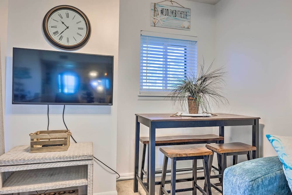 Relaxing Gulf Shores Condo w/ Beach-view Balcony