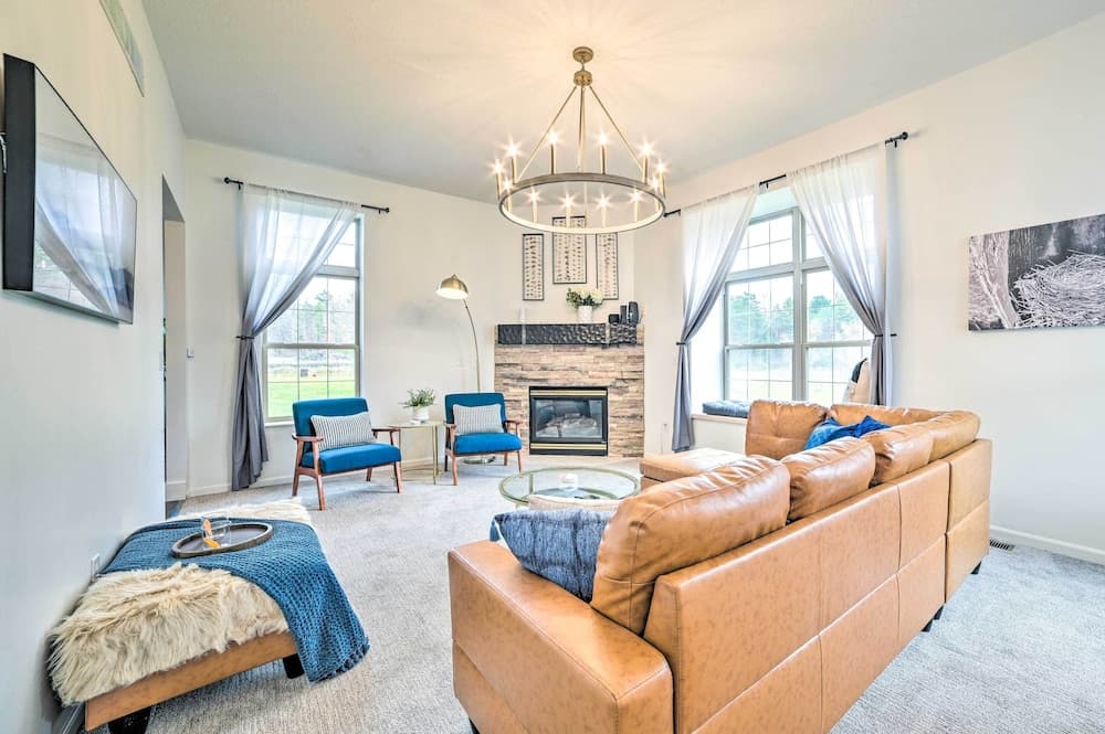 Game Room & On-site Snow Trails! Bellaire Retreat