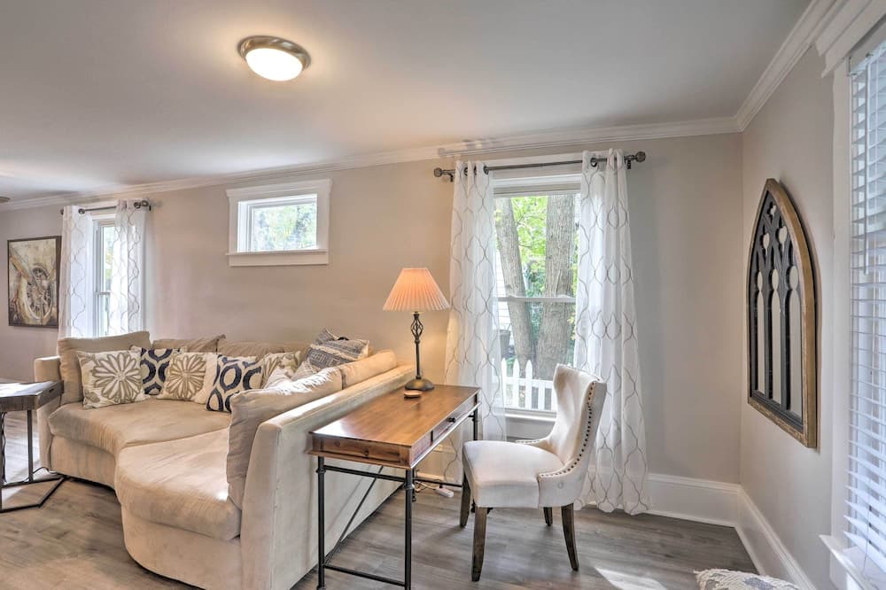 Pet-friendly Home - 1/2 Mi to Downtown Willoughby!