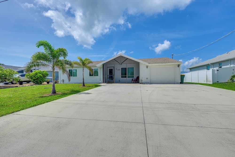 Canalfront Port Charlotte Getaway w/ Boat Dock!