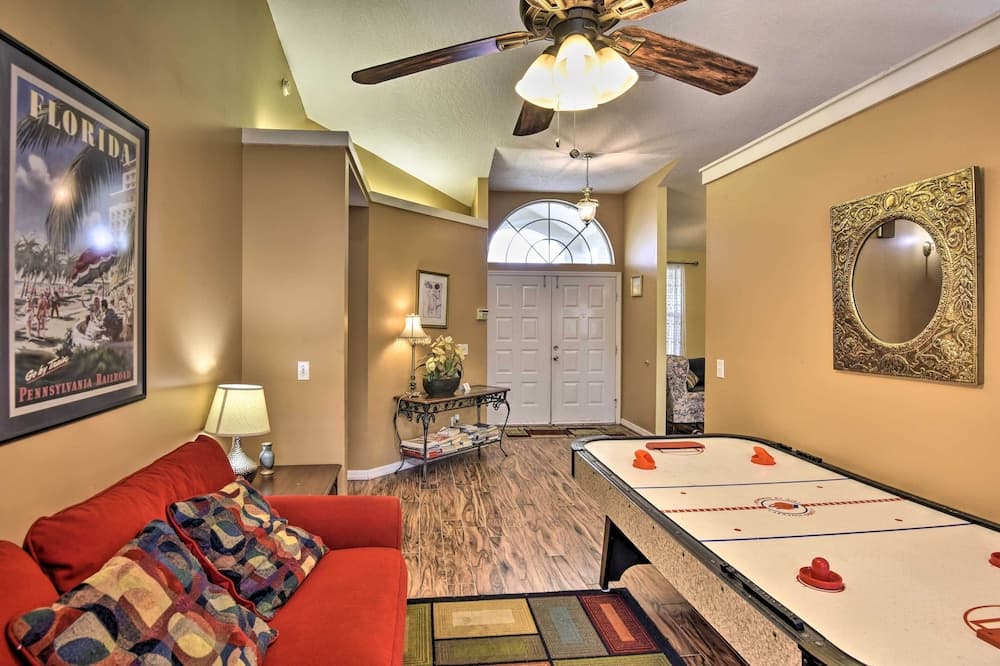 Cocoa Beach Paradise: Screened Pool, Patio + Games