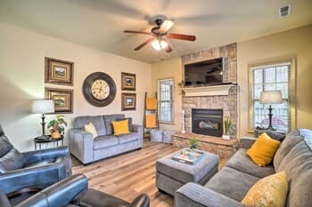 Branson West Villa w/ Golf Course View & Pool!