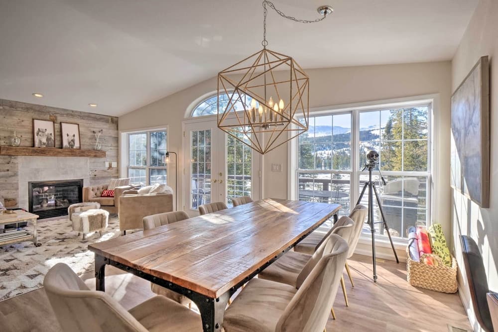 Nomad Haus w/ Mtn Views & Deck - 25 Mi to Breck!