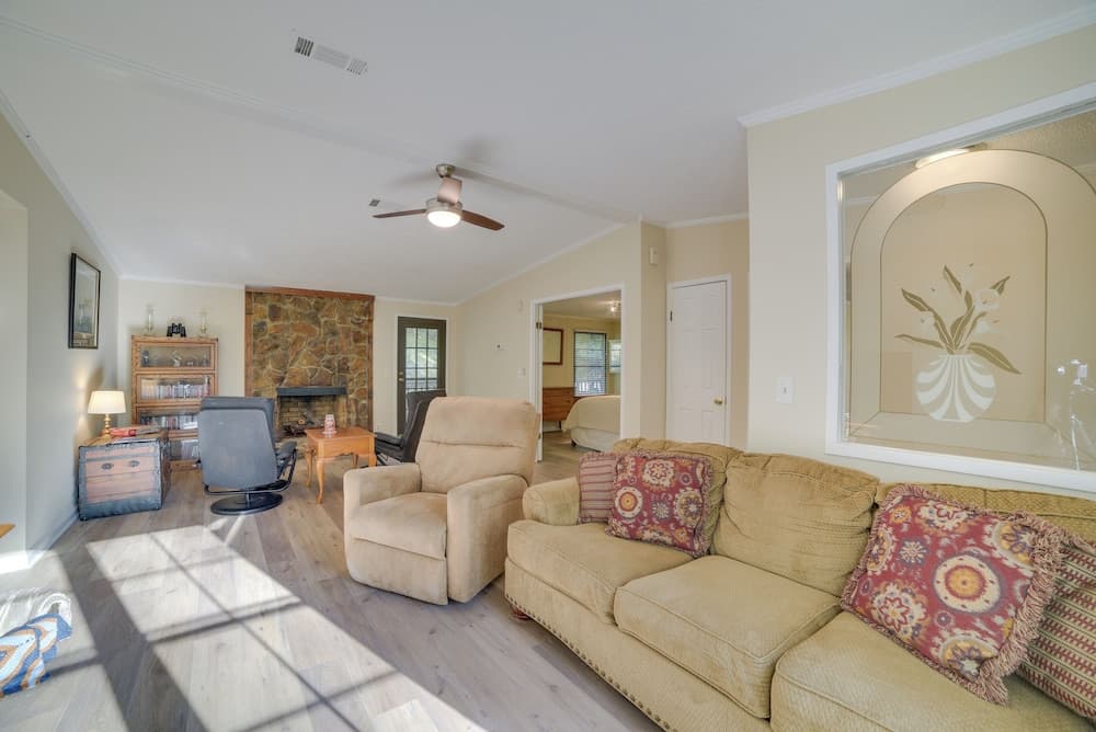 Stanardsville Cabin Rental ~ 24 Mi to Shenandoah!