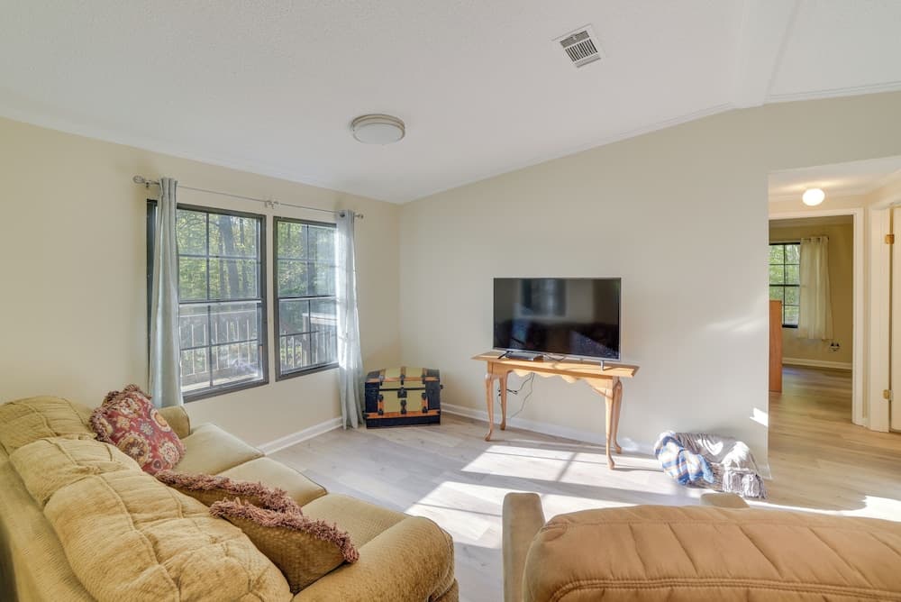 Stanardsville Cabin Rental ~ 24 Mi to Shenandoah!