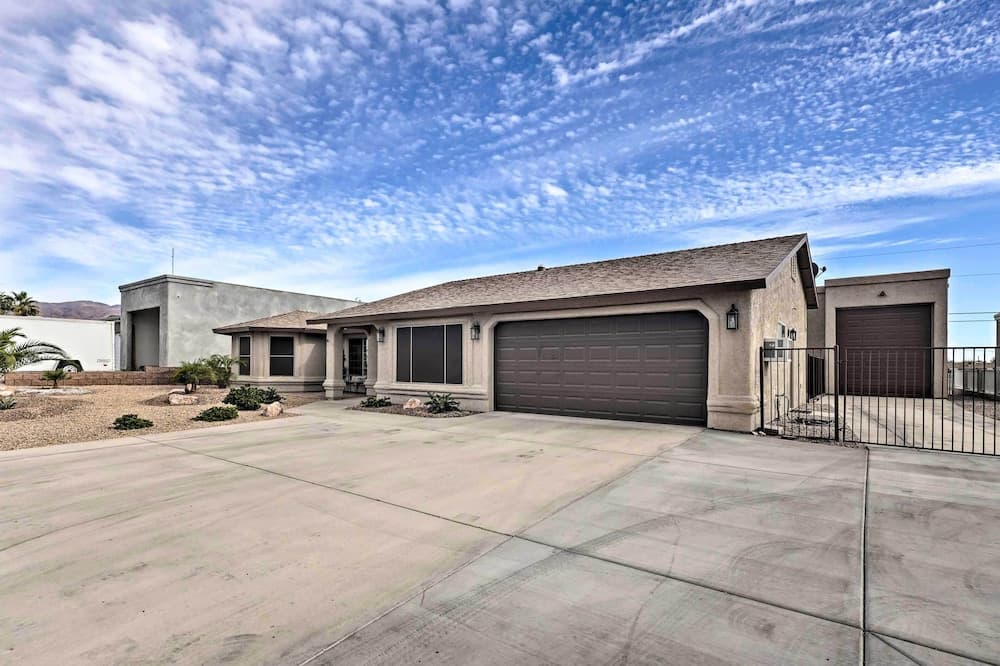 1 Mi to Lake: Home w/ Pool & Views in Lake Havasu