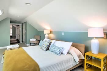 Superb 3-story Kennebunk Home - 1/2 Mi to Beach!