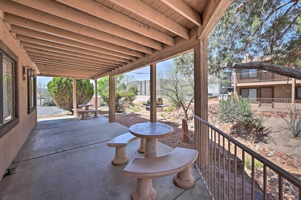 South Sedona Condo w/ Pool Access - Walk to Shops!