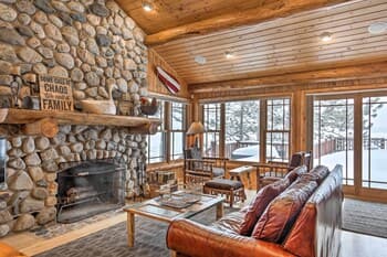 Lakefront Cabin: 11 Mi to Downtown Shops & Dining!