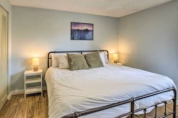 Pet-friendly Seaside Escape w/ Private Hot Tub!